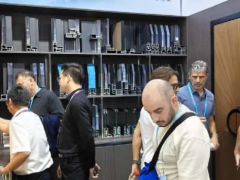 抗风压提升300%的秘密!新标门窗“幕墙龙骨”技术震惊全球同行 